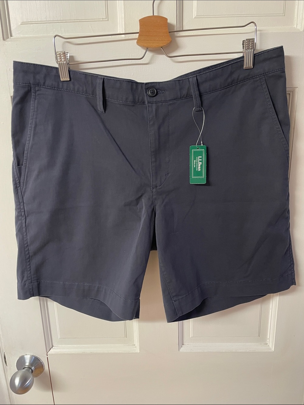 L. L. Bean Men's Comfort Stretch® Chino Navy Blue Shorts, 8" NWT size 38